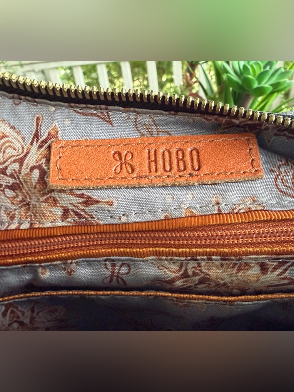 Hobo Classic Black Leather Shoulder Bag - Picture 5 of 10